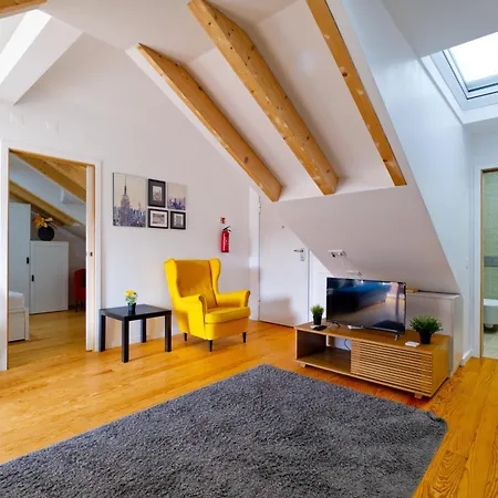 Stunning Loft In The Downtown דירה